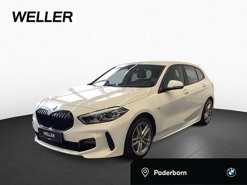 Alpinweiss iii (weiß) Gebraucht 2022 BMW 118 M Sport Kleinwagen | 25.640 € (Fairer Preis) - Bild 1/4