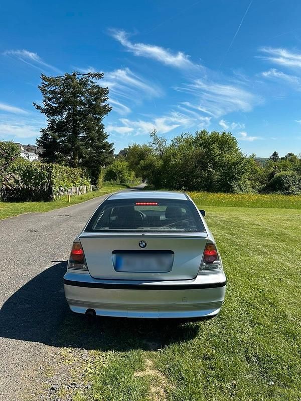 Gebraucht BMW 316 115 PS (84 kW) 2002 Grau Kleinwagen