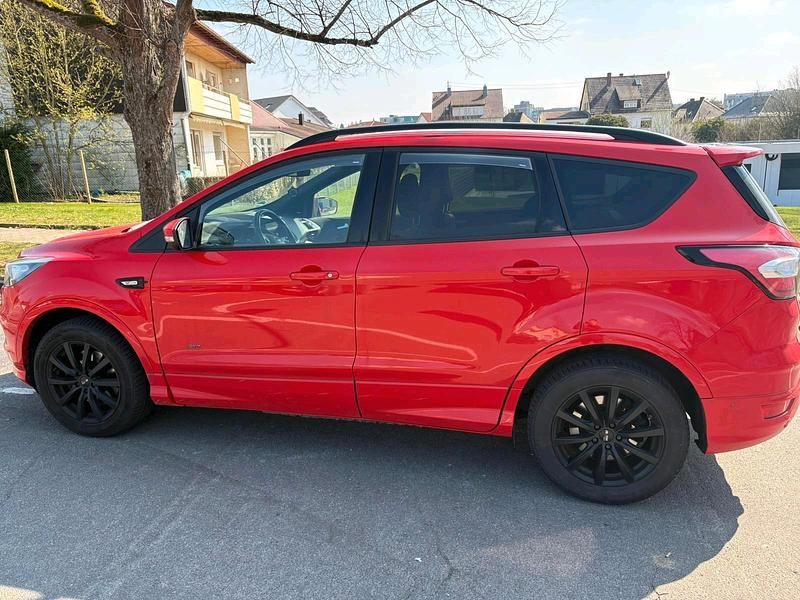 Gebraucht Ford Kuga ST-Line 176 PS (129 kW) 2018 Rot SUV