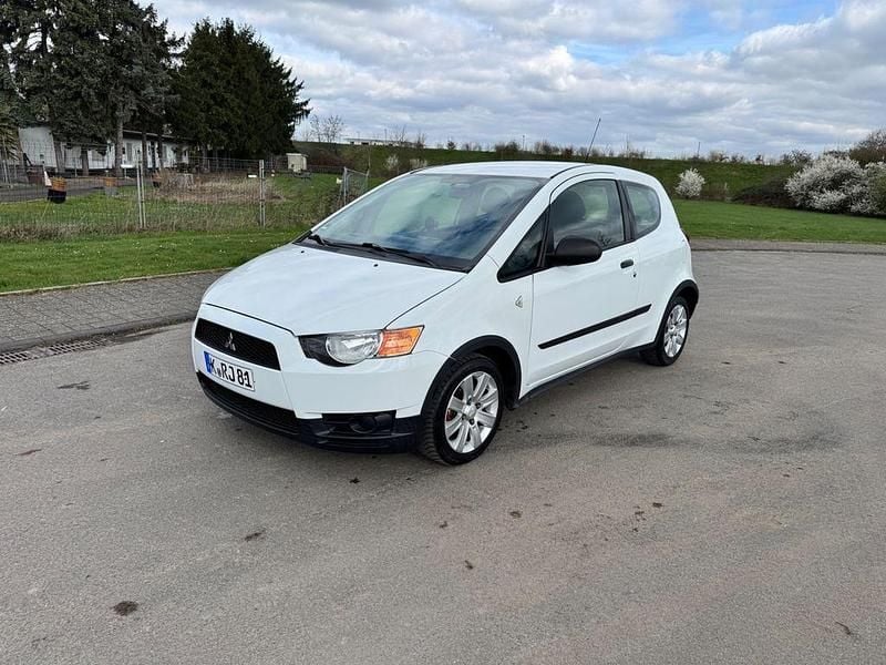Gebraucht Mitsubishi Colt Edition 95 PS (69 kW) 2011 Weiß Kleinwagen