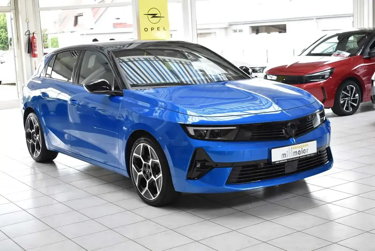 Gebraucht Opel Astra 181 PS (133 kW) 2023 Kobalt blau met. Kleinwagen