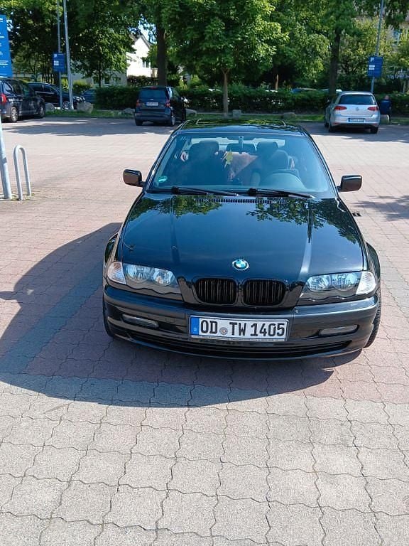 Schwarz Gebraucht 2001 BMW 316 Sport Line Limousine | 2.650 € (Fairer Preis) - Bild 1/4