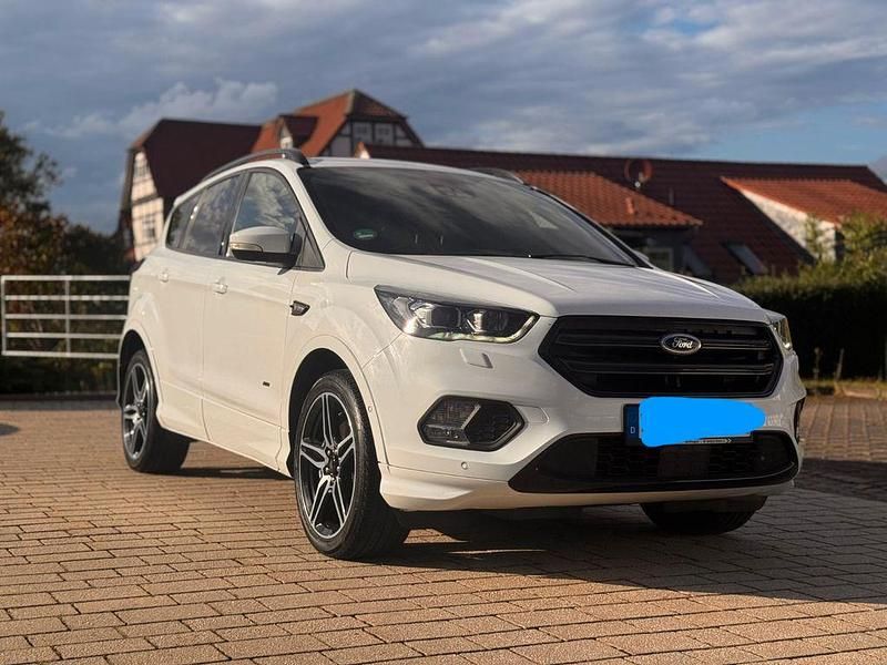 Weiß Gebraucht 2018 Ford Kuga ST-Line SUV | 17.300 € (Guter Preis) - Bild 1/4