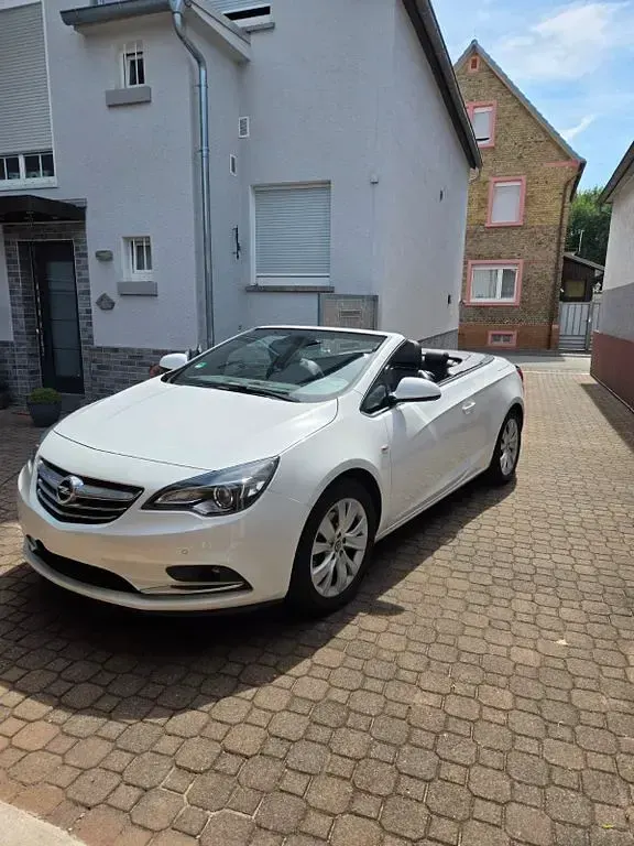 Gebraucht Opel Cascada Edition 140 PS (102 kW) 2015 Weiß Cabrio