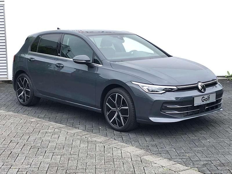 Gebraucht VW Golf VIII Edition 150 PS (110 kW) 2024 Delfingrau metallic Limousine