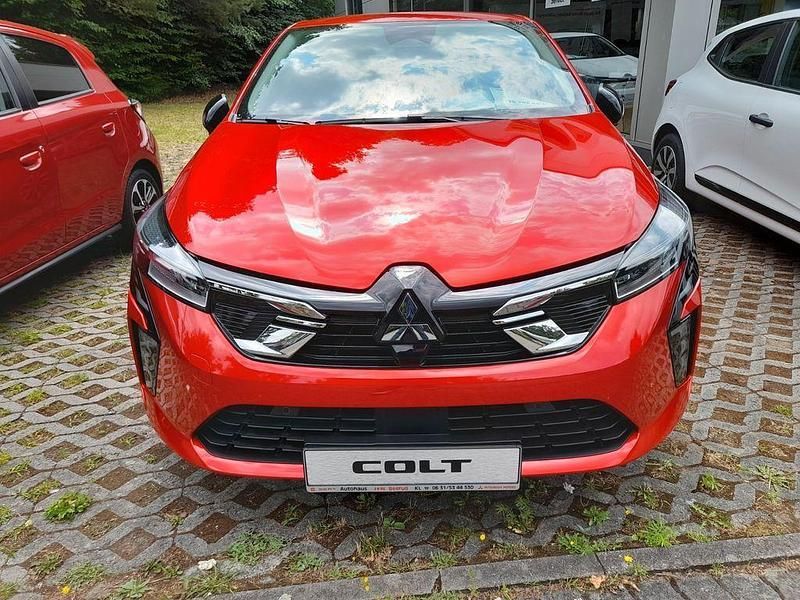 Neu Mitsubishi Colt Plus 67 PS (49 kW) 2025 Grau Limousine