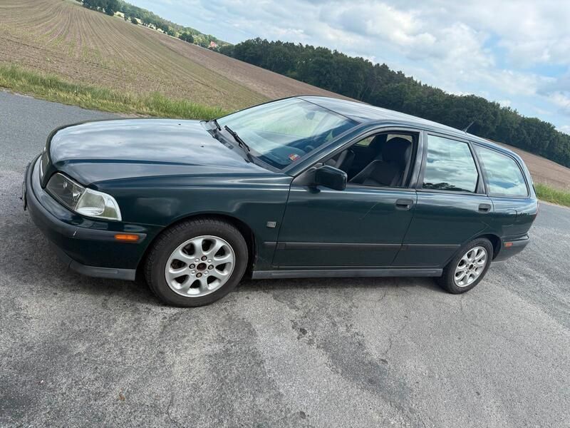 Grün Gebraucht 2000 Volvo V40 Kombi | 950 € (Guter Preis) - Bild 1/4