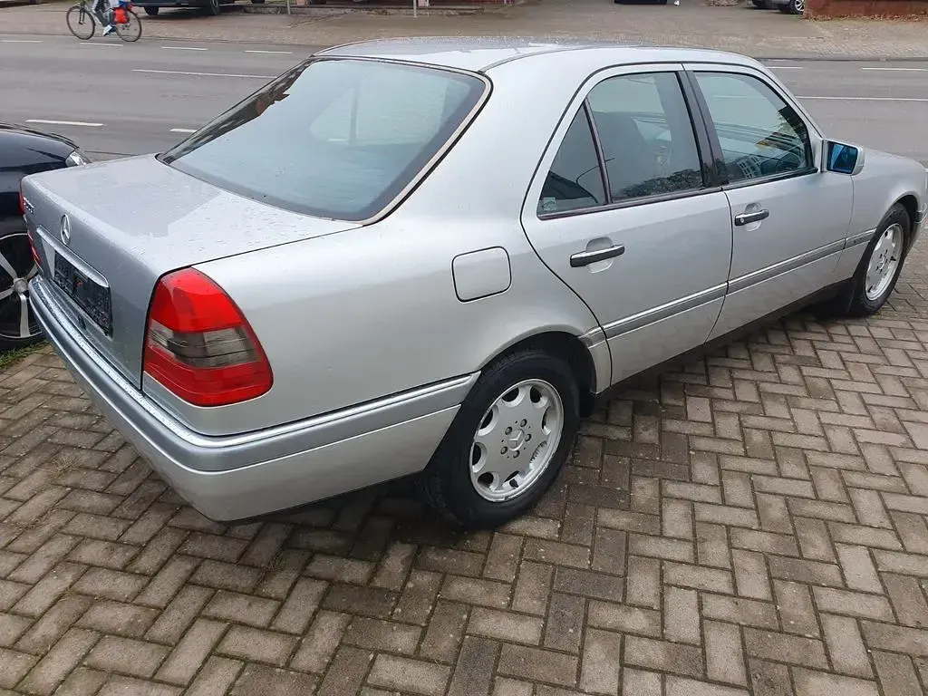 Gebraucht Mercedes C220 Elegance 150 PS (110 kW) 1994 Silber Limousine