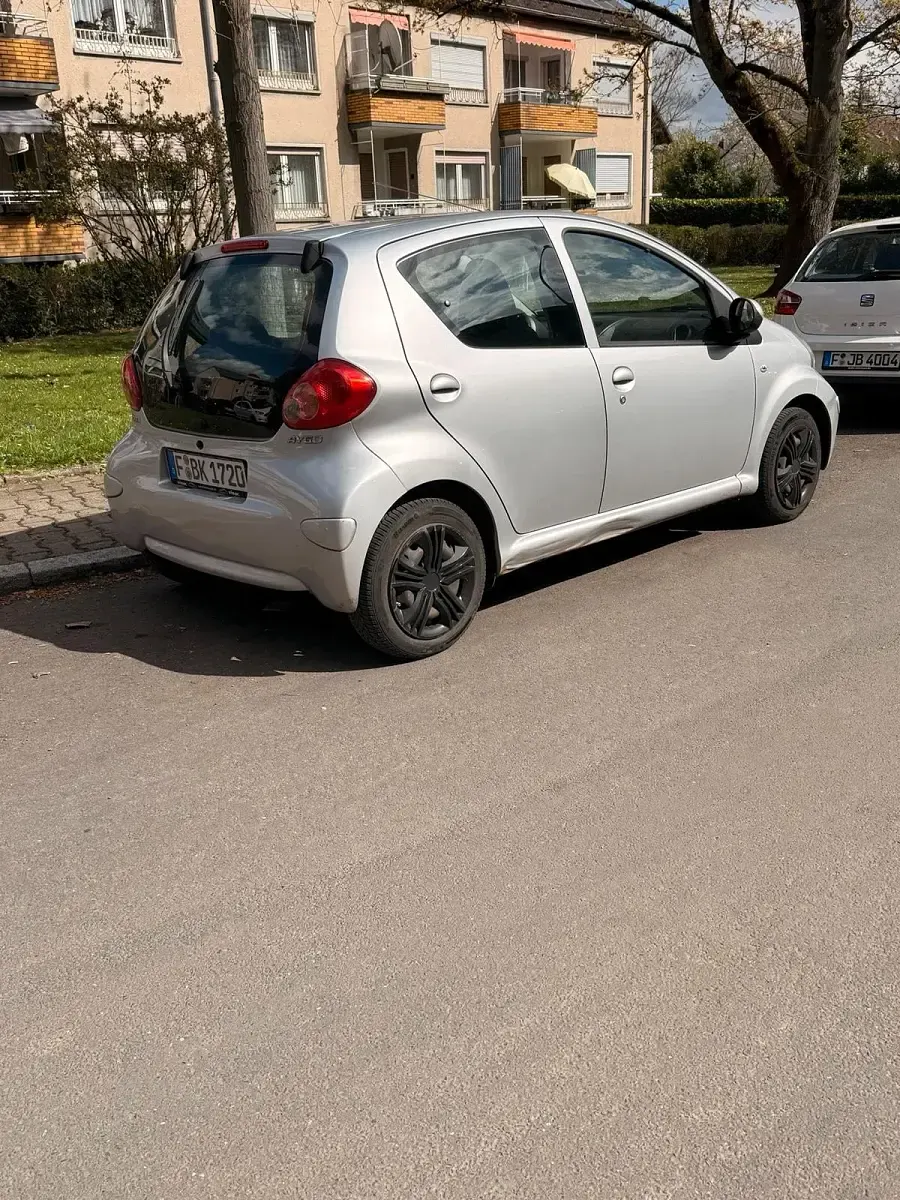 Gebraucht Toyota Aygo 67 PS (49 kW) 2006 Silber Kleinwagen