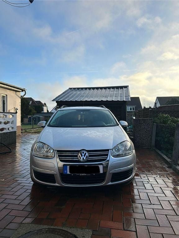 Grau Gebraucht 2008 VW Golf VI Comfortline Kleinwagen | 2.400 € (Fairer Preis) - Bild 1/4