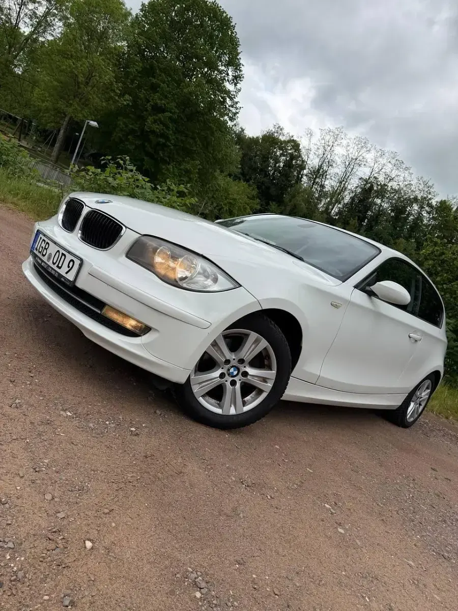 Gebraucht BMW 116 123 PS (90 kW) 2008 Weiß Kleinwagen