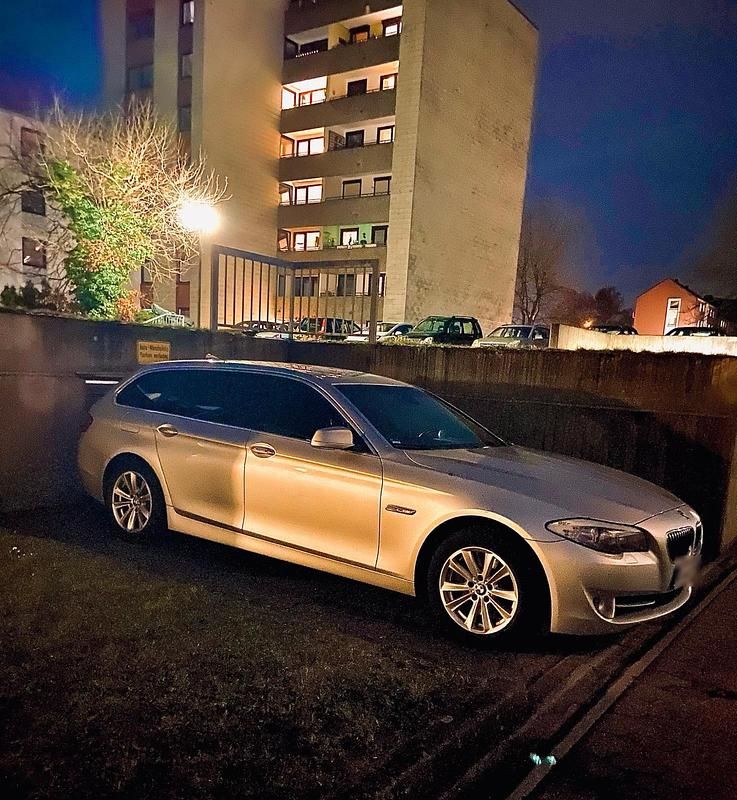 Gebraucht BMW 530 245 PS (180 kW) 2011 Silber Kombi