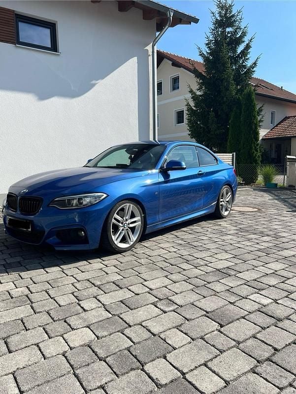 Blau Gebraucht 2016 BMW 225 M Sport Coupé | 20.999 € (Fairer Preis) - Bild 1/3