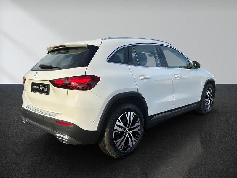 Gebraucht Mercedes GLA180 Advanced 136 PS (100 kW) 2024 Weiß SUV