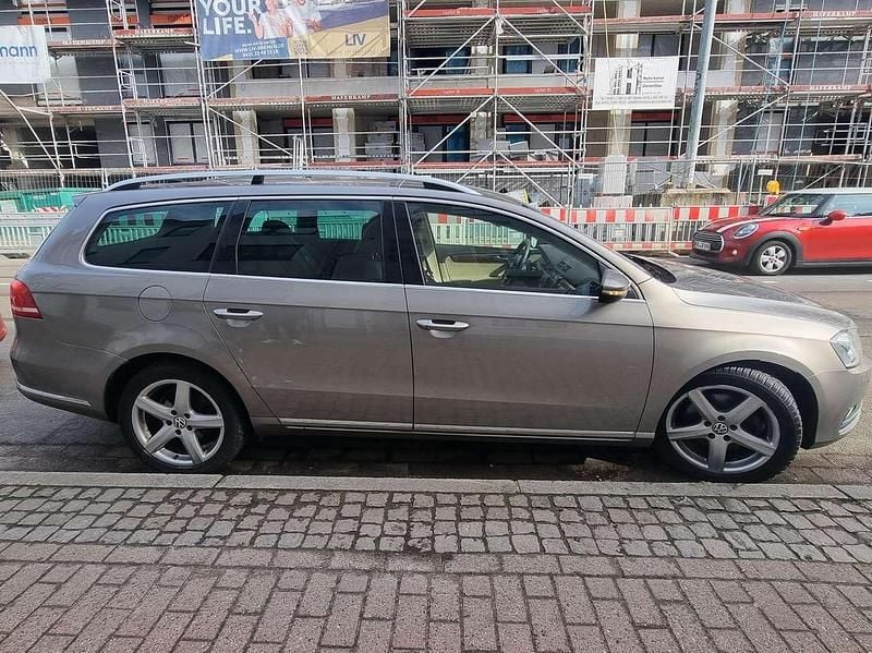 Gebraucht VW Passat Comfortline 170 PS (125 kW) 2012 Beige Limousine
