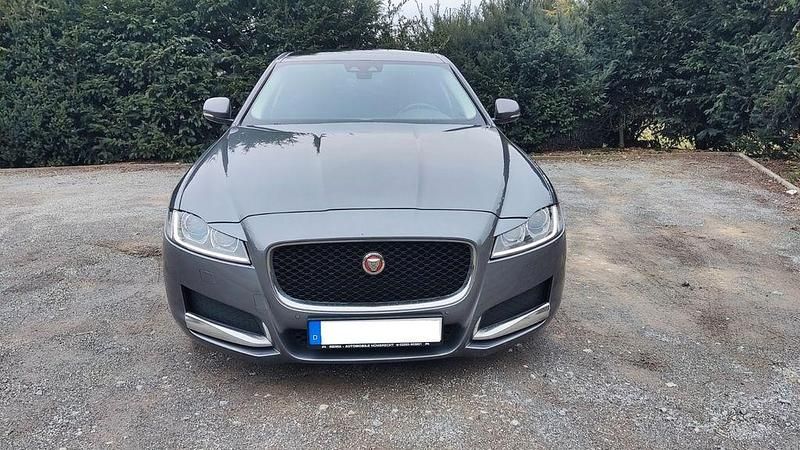 Gebraucht Jaguar XF Portfolio 163 PS (119 kW) 2017 Grau Limousine