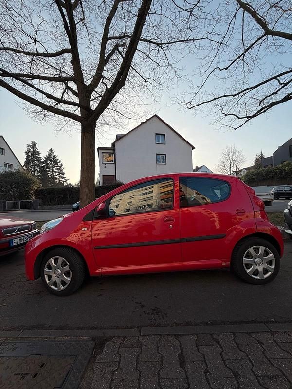 Gebraucht Peugeot 107 68 PS (50 kW) 2011 Rot Kleinwagen