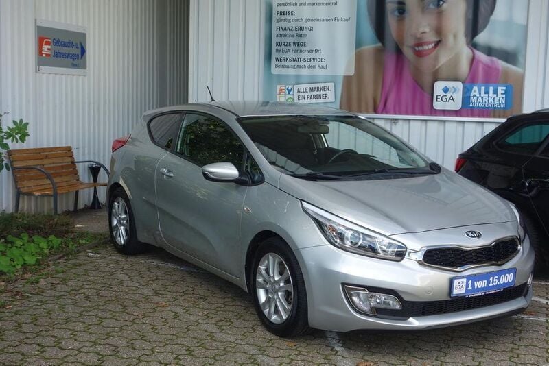 (9s) kirunasilber met. Gebraucht 2014 Kia Ceed Coupé | 8.790 € (Fairer Preis) - Bild 1/4