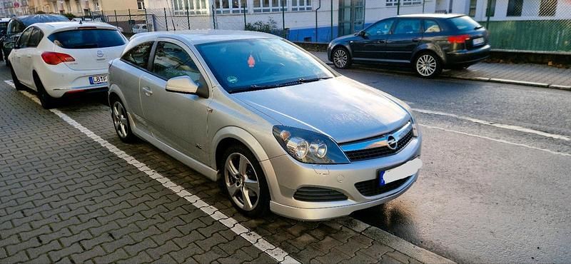 Silber Gebraucht 2011 Opel Astra GTC OPC Coupé | 4.750 € (Etwas zu teuer) - Bild 1/4