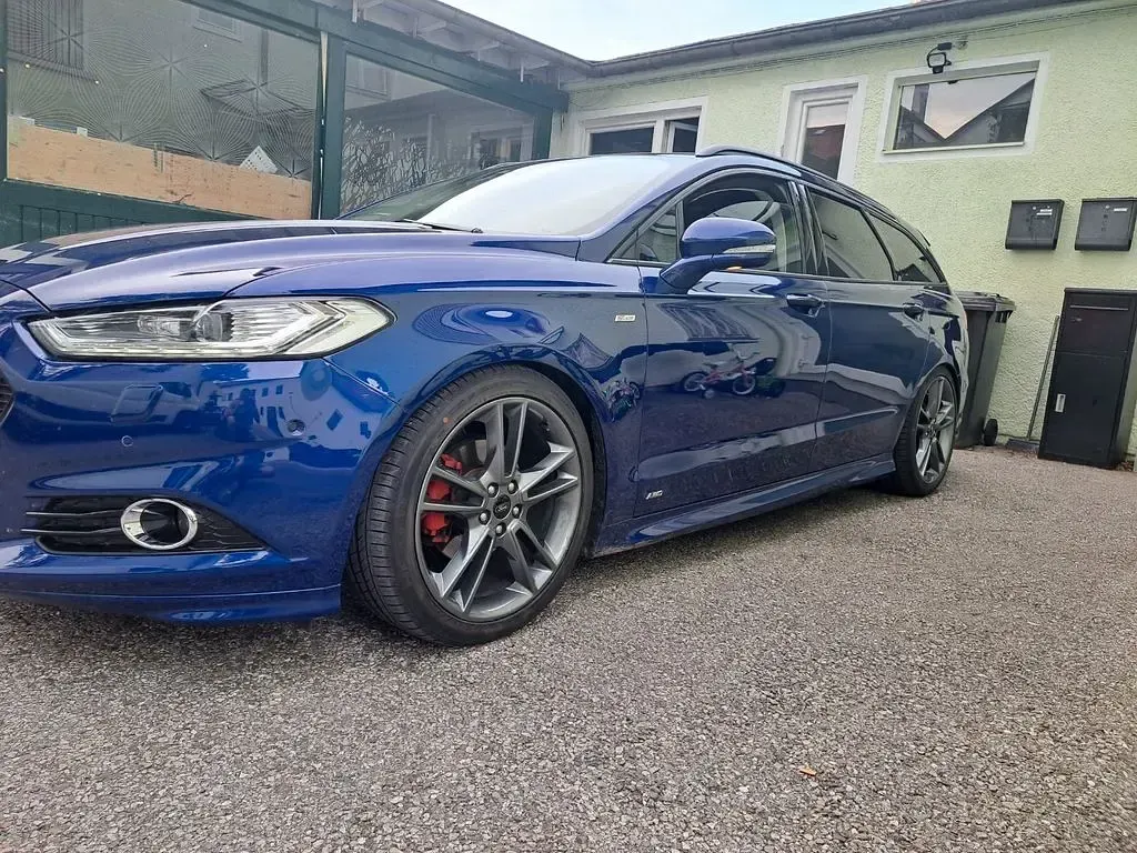Gebraucht Ford Mondeo ST 179 PS (131 kW) 2016 Schwarz Limousine