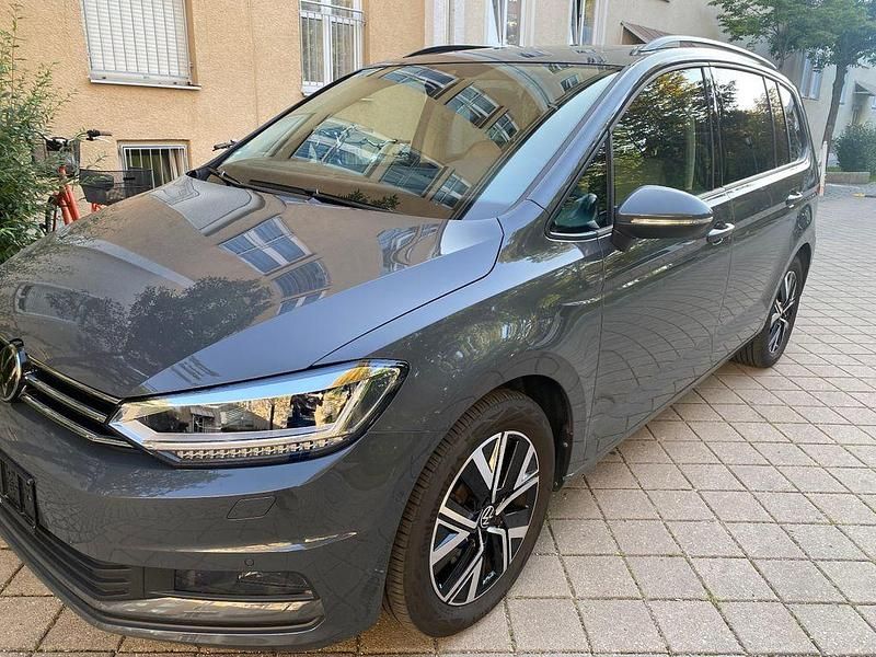 Grau Gebraucht 2023 VW Touran Comfortline Van / Kleinbus | 32.600 € (Fairer Preis) - Bild 1/4