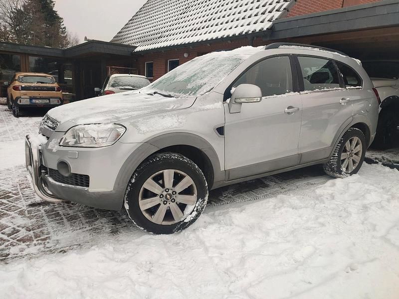 Silber Gebraucht 2008 Chevrolet Captiva LT SUV | 1.950 € (Superpreis) - Bild 1/4