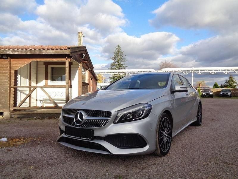 Silber Gebraucht 2018 Mercedes A180 AMG Limousine | 18.500 € (Superpreis) - Bild 1/4