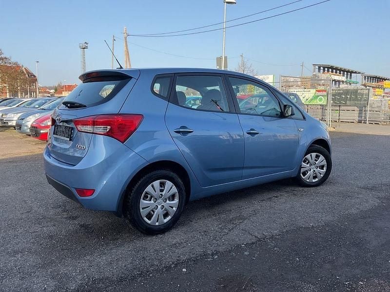 Gebraucht Hyundai ix20 90 PS (66 kW) 2014 Blau Kleinwagen