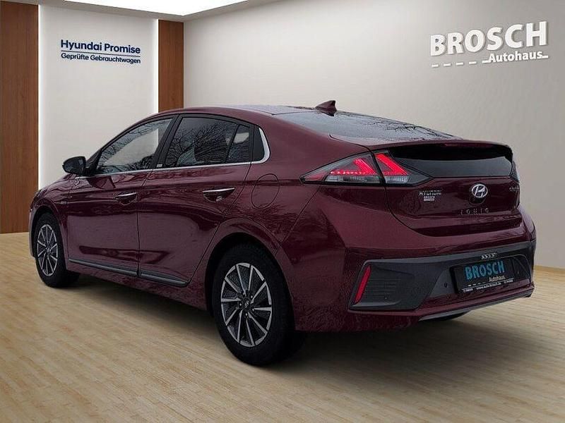 Gebraucht Hyundai Ioniq Style 100 kW (136 PS) 2021 Fiery red Kleinwagen