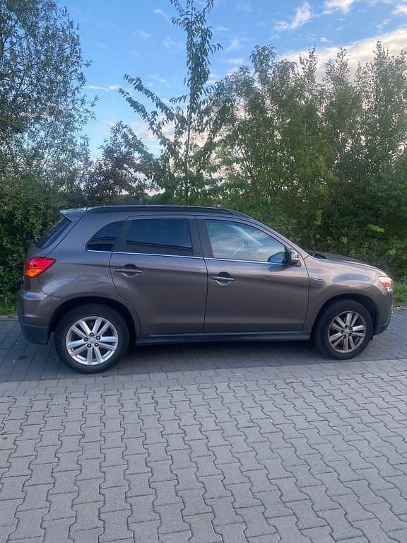 Braun Gebraucht 2012 Mitsubishi ASX Edition SUV | 5.500 € (Fairer Preis) - Bild 1/4