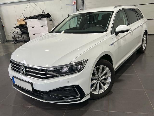Weiß Gebraucht 2020 VW Passat GTE Kombi | 18.995 € (Guter Preis) - Bild 1/4