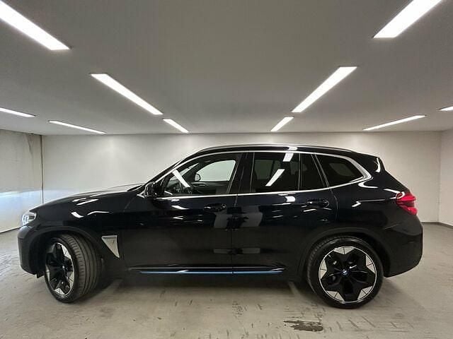 Gebraucht BMW iX3 Impressive 210 kW (286 PS) 2021 M carbonschwarz SUV