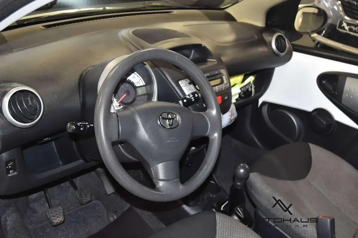 Gebraucht Toyota Aygo Cool 68 PS (50 kW) 2013 Weiß Kleinwagen
