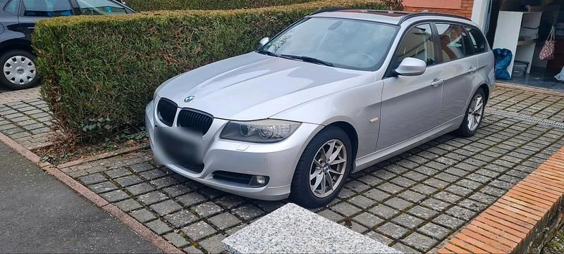 Gebraucht BMW 320 170 PS (125 kW) 2010 Grau Kombi