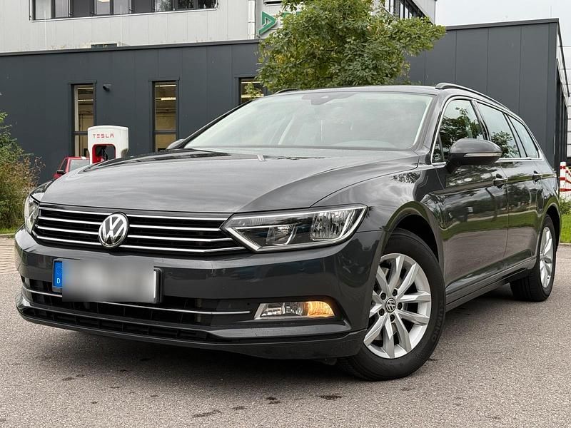 Grau Gebraucht 2018 VW Passat Kombi | 12.700 € (Fairer Preis) - Bild 1/4