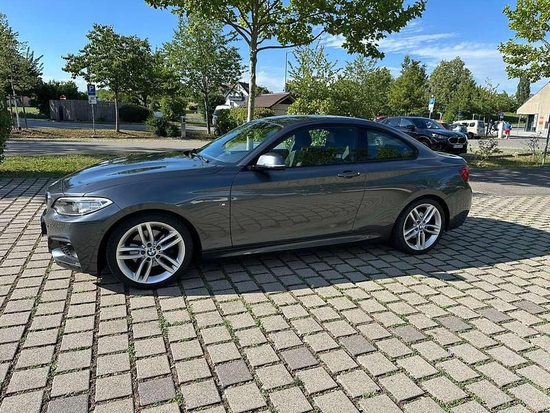 Grau Gebraucht 2016 BMW 220 M Sport Coupé | 18.800 € (Guter Preis) - Bild 1/4