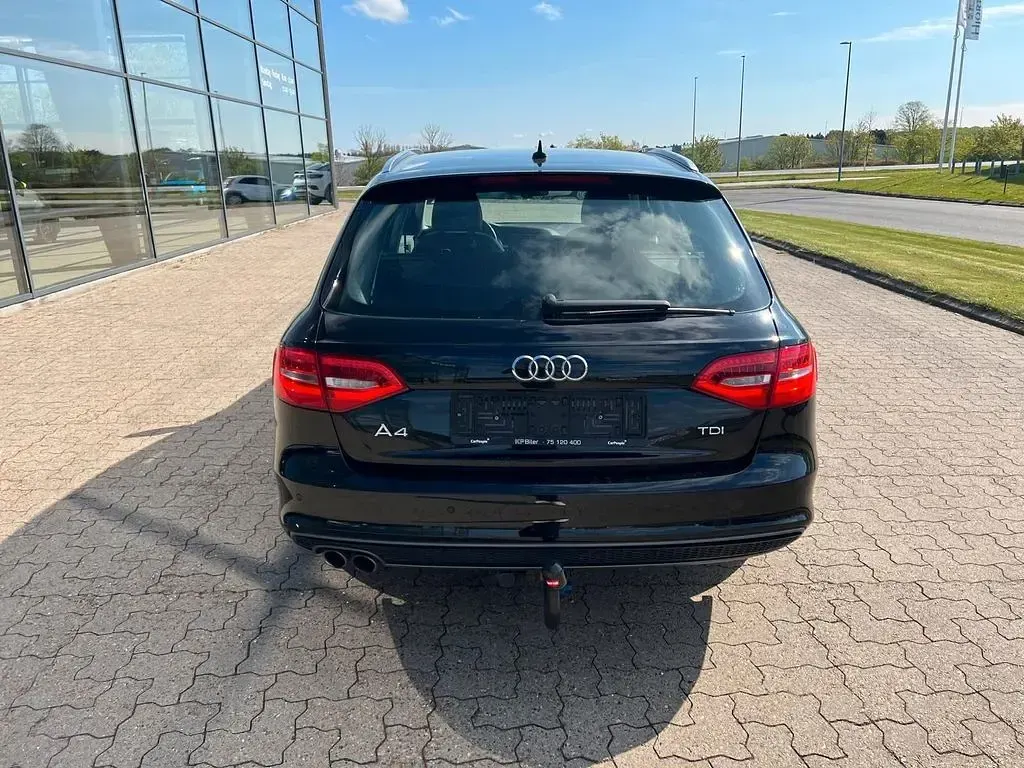 Używany Audi A4 S-Line 150 KM (110 kW) 2014 Czarny Kombi