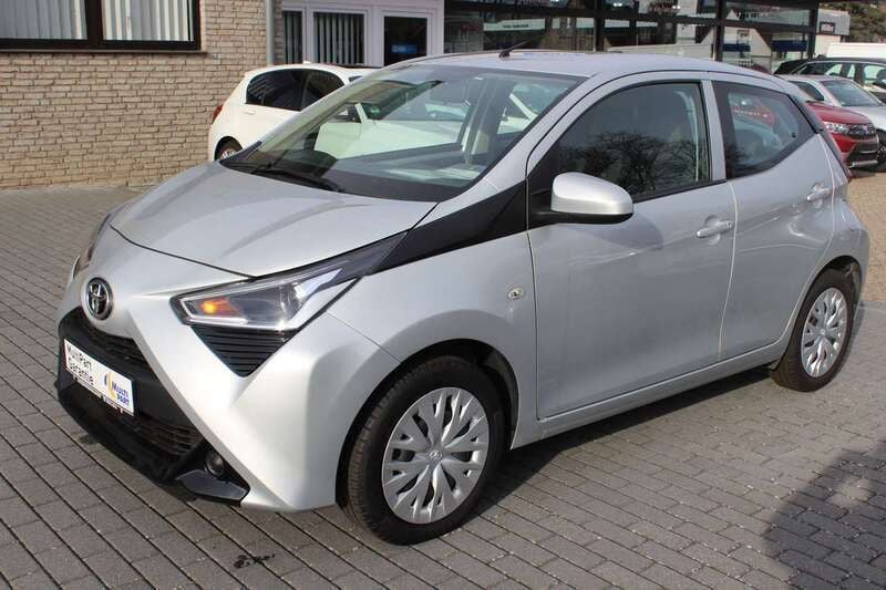 Silver mica metallic Gebraucht 2020 Toyota Aygo Kleinwagen | 8.990 € (Guter Preis) - Bild 1/4