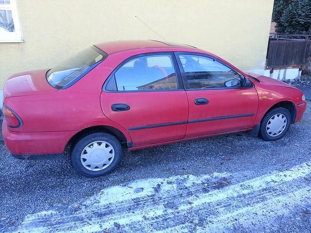 Gebraucht Mazda 323 102 PS (75 kW) 1996 Rot Limousine