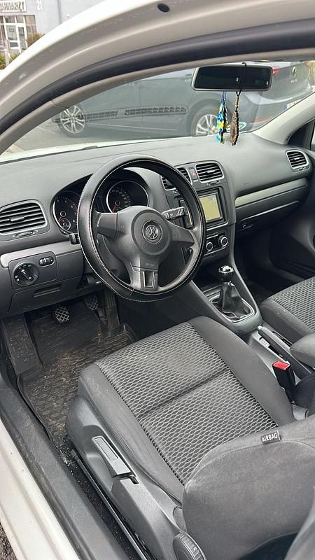 Gebraucht VW Golf VI 122 PS (89 kW) 2009 Weiß Kleinwagen