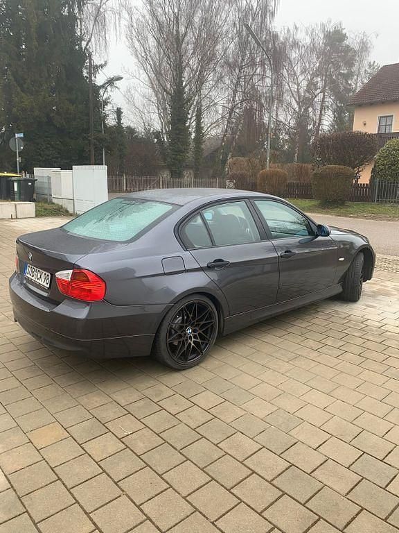 Gebraucht BMW 320 150 PS (110 kW) 2005 Grau Limousine