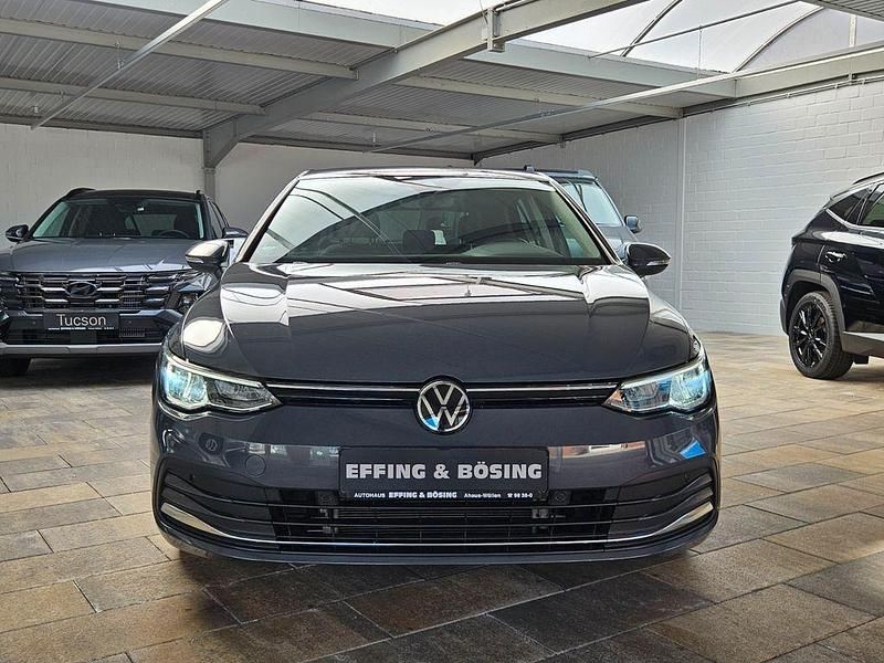 Gebraucht VW Golf VIII Move 150 PS (110 kW) 2023 Grau Limousine