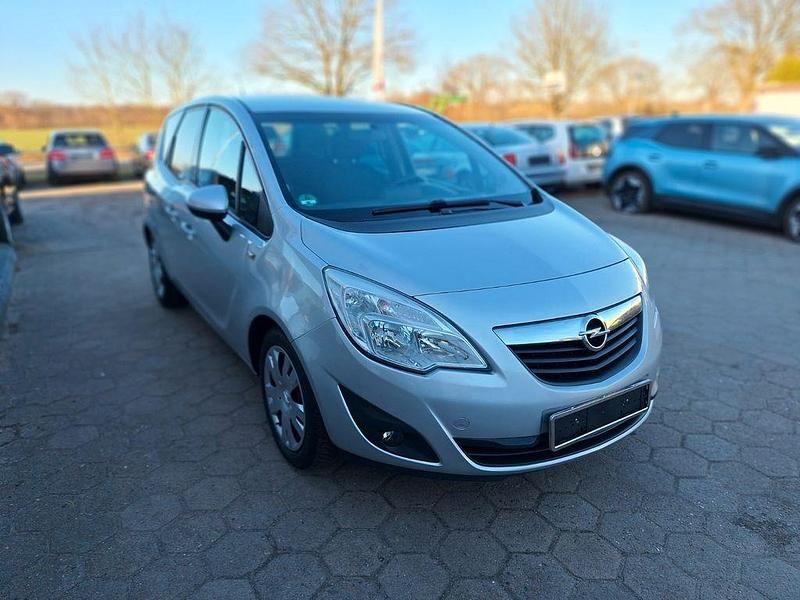 Gebraucht Opel Meriva Design Edition 101 PS (74 kW) 2011 Silber Van / Kleinbus