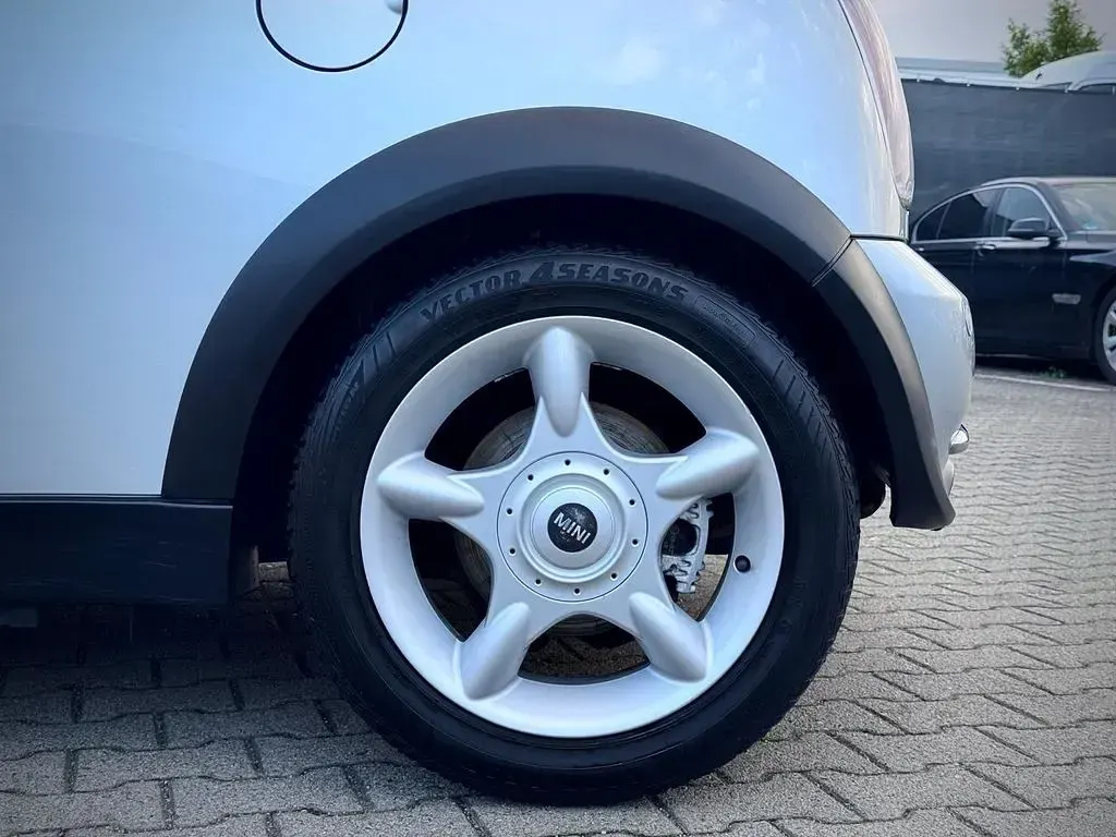 Occasion Mini Cooper 116 PK (85 kW) 2004 Zilver Hatchback