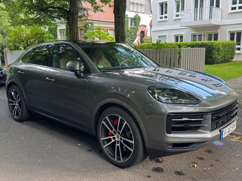 Grau Gebraucht 2023 Porsche Cayenne SUV | 97.000 € (Guter Preis) - Bild 1/4