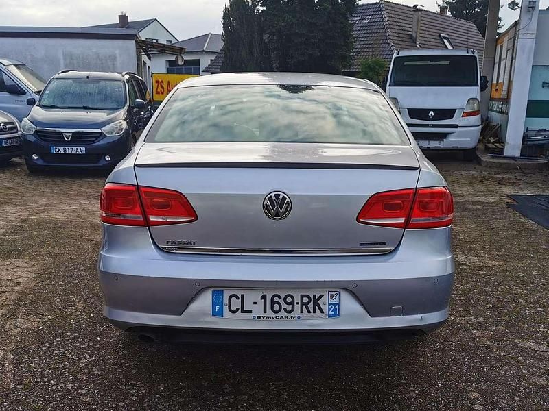 Gebraucht VW Passat Trendline 105 PS (77 kW) 2012 Reflexsilber metallic Limousine