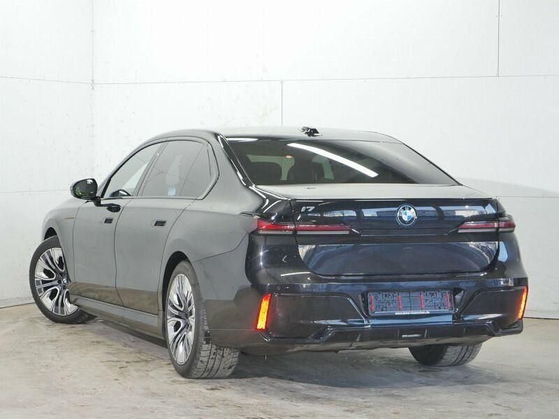 Gebraucht BMW i7 M Sport 400 kW (544 PS) 2024 Saphirschwarz met. Limousine