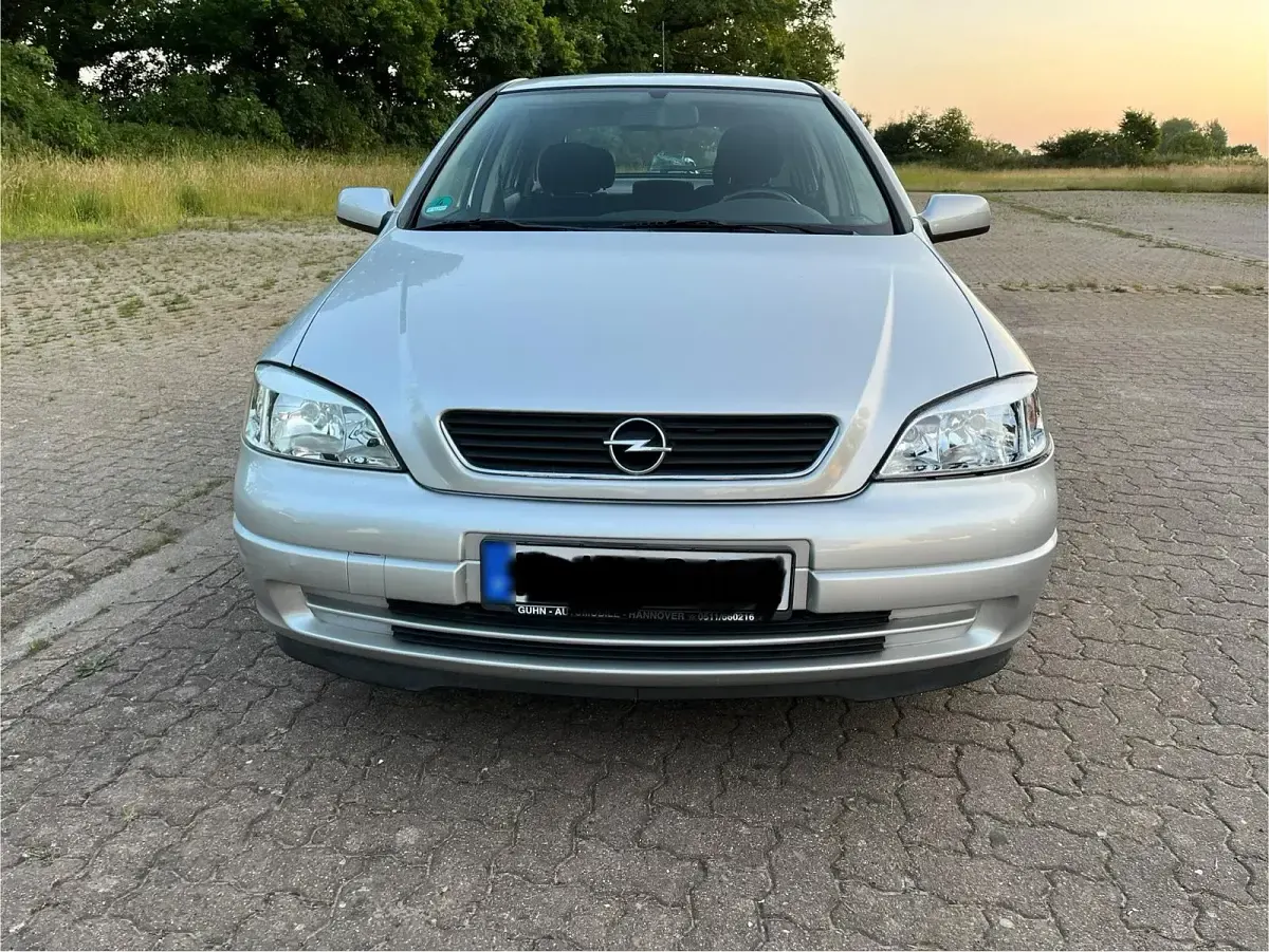 Gebraucht Opel Astra 75 PS (55 kW) 1999 Silber Limousine