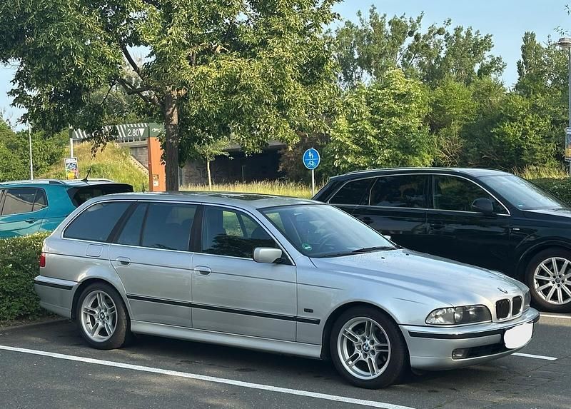 Silber Gebraucht 2000 BMW 523 Kombi | 13.000 € - Bild 1/4