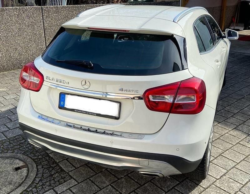 Gebraucht Mercedes GLA220 177 PS (130 kW) 2015 Weiß SUV